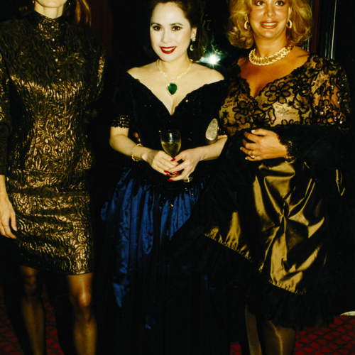 Mrs Dewi Sukarno at Tokyo Repossi exhibition 