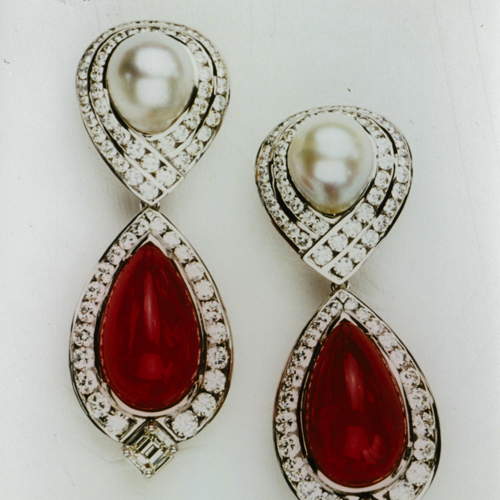 High Jewellery cts 150cts Burmese rubies cabochon drop with cultured grey pearls in grey gold, late 2000