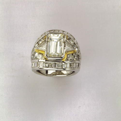High Jewellery cts 15cts emerald cut diamonds in grey and yellow gold, late 1998